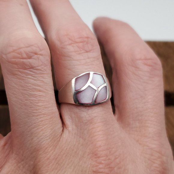 Size 8.25 925 Sterling Silver Section Pink Shell Cute Ring - Picture 4 of 8